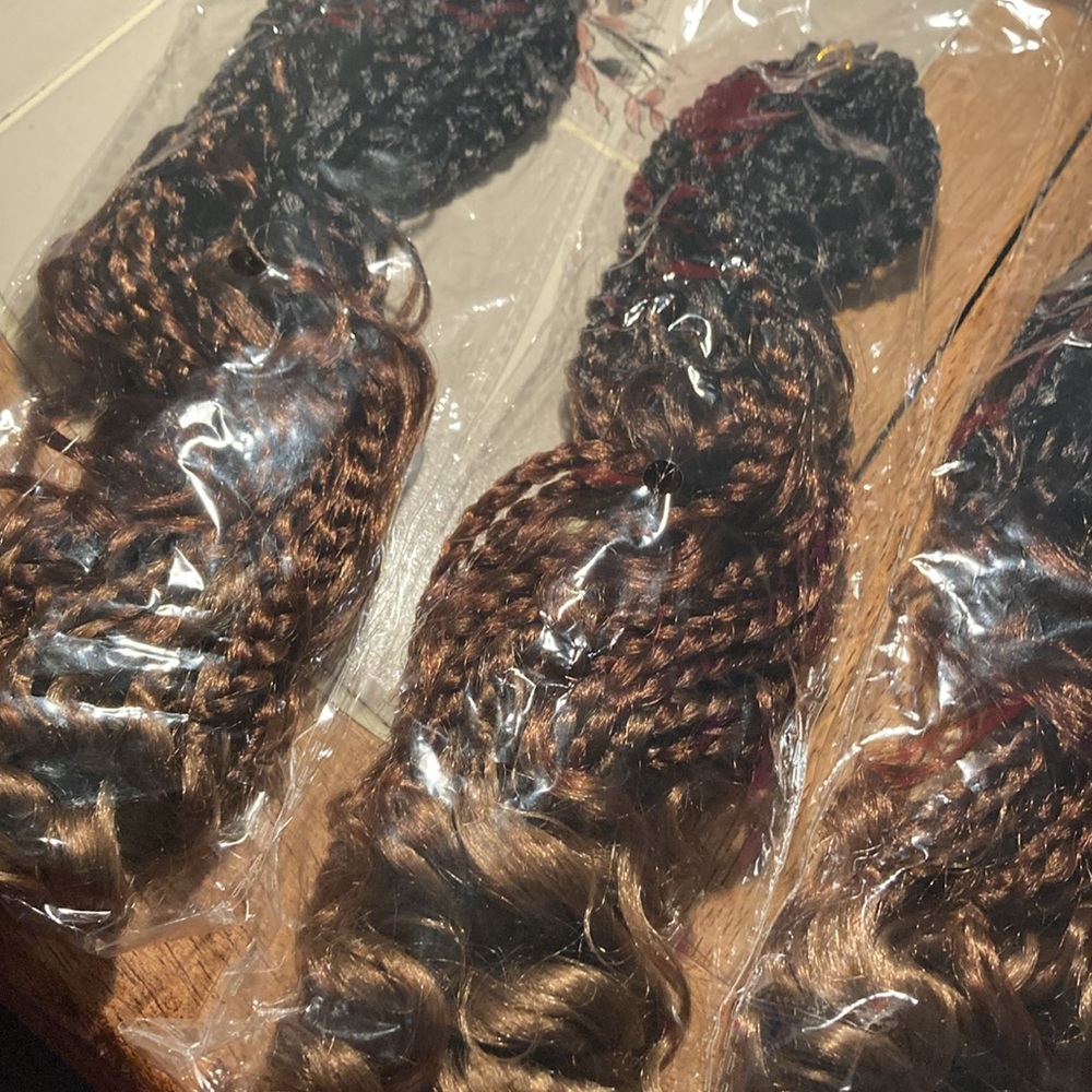 Braiding hair - Picture 3 of 17